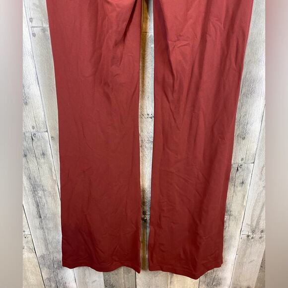 Lululemon Groove Super-High-Rise Flared Pant Nulu in Cayenne Size 6. - Picture 6 of 13